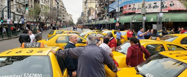 Taxistas y remiseros de Córdoba protestaron en contra de Uber | Foto: lavoz.com.ar