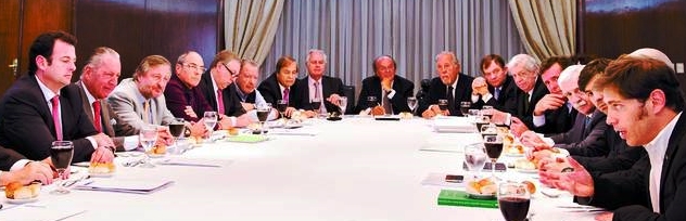 Kicillof y sus funcionarios con la UIA: la caída en la actividad se profundizó en septiembre | Foto: archivo Turello.com.ar
