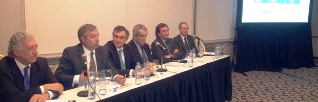 Campos (AEA), Stegmann (AmCham), Cesario (ABA), Blanco (IDEA) y Amengual (fundación Mediterránea) en la presentación en Córdoba del Foro de Convergencia Empresarial. 