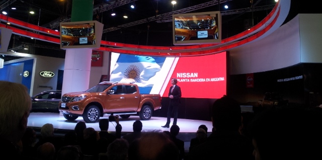 José Luis Valls presentando la pickup que se fabricará en Córdoba: Nissan NP 300 Frontier