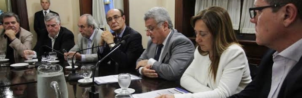 Busso, Gutiérrez, Sosa y González escuchan la presentación de Elettore, acompañado de sus funciones | Foto: Legislatura de Córdoba 