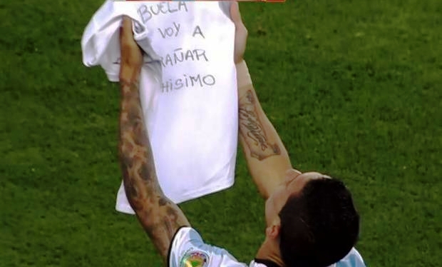 Tras primer gol contra Chile, Di María homenajea a su abuela, que había fallecido la noche anterior. | Foto: lanacion.com.ar