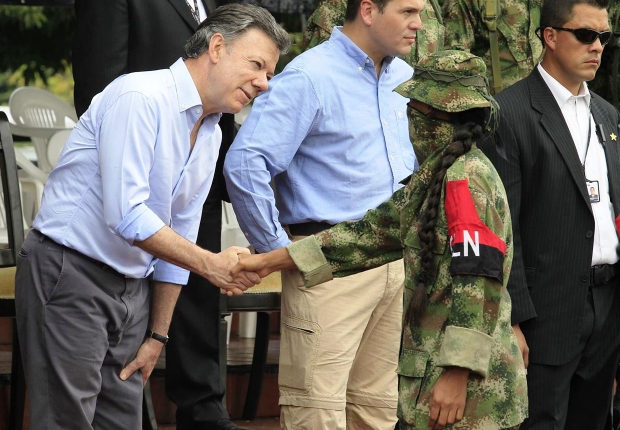 El presidente Santos quiere cerrar en Colombia la actuación de la guerrilla. Ahora, negocia con el ELN | Foto: ecuadortime.net