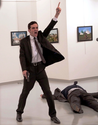 La foto del asesinato del embajador ruso en Turquía fue consagrada como "La foto del año" por World Press Photo | Imagen: , AP