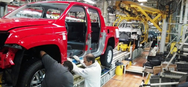 La planta de Pacheco produce 348 vehículos por día. El 70% corresponde a la pick up Amarox y el resto a Suran | Foto: Los Turello